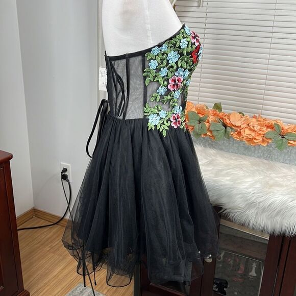 Blondie Nites Formal Yet Flirty Corset Dress NWT - Picture 6 of 13